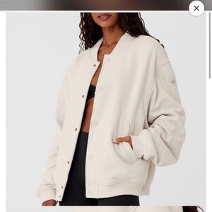 🔥ALO Yoga Women's Varsity Bomber Jacket in Cream W/ ALO patch size Medium? EUC!!